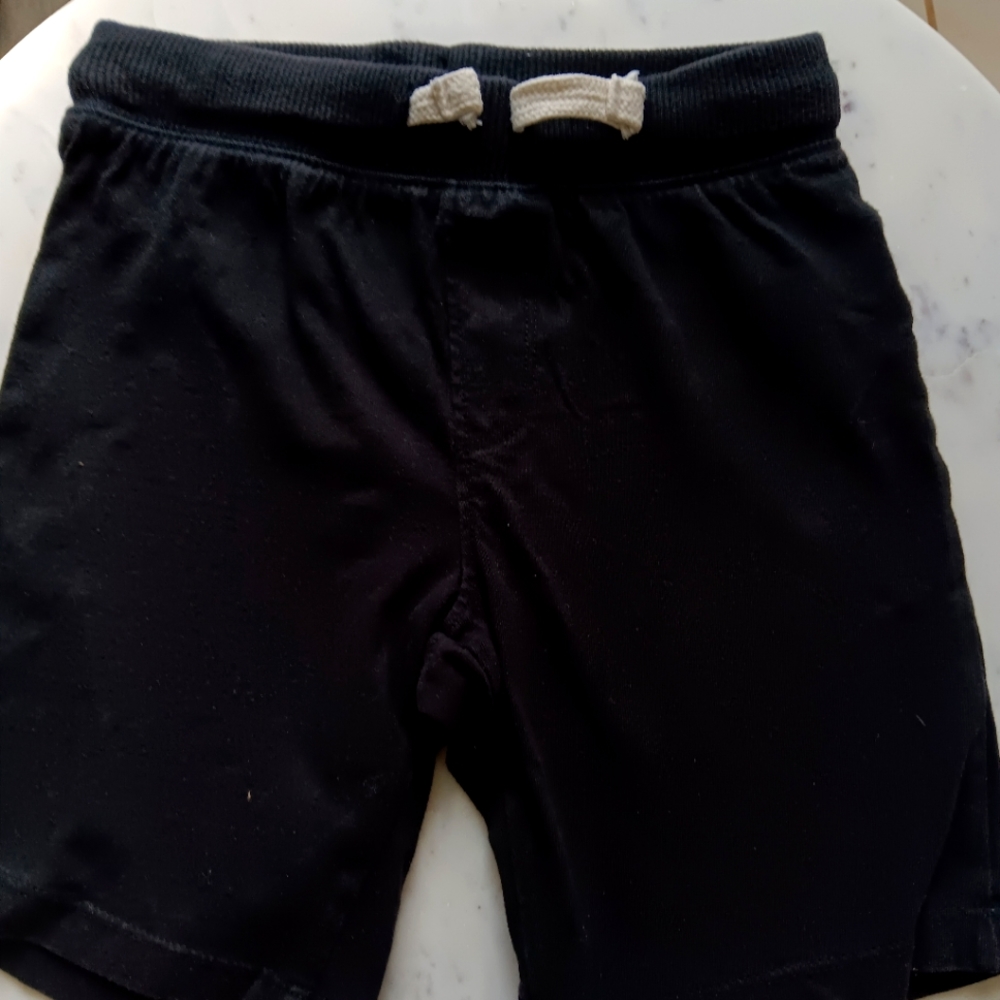 Old Navy black cotton shorts, size 5T